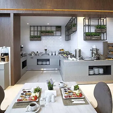 Hotel Ibis Styles Bornova 4*