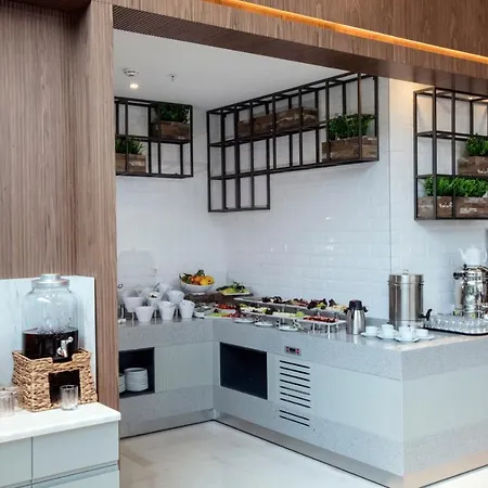 Ibis Styles Bornova מלון 4*